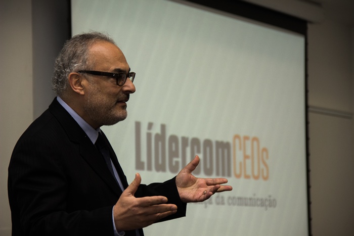 Paulo Nassar, diretor-presidente da Aberje e professor livre-docente da ECA-USP, faz a abertura do encontro. (Imagem: Evandro Moraes)