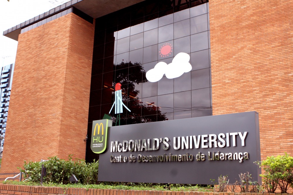 McDonalds University_Fachada UH Portal Aberje