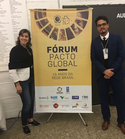 Natalia Tamura e Victor Pereira (Aberje) participam do Fórum Pacto Global, em maio de 2018
