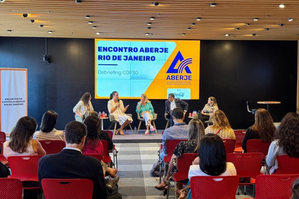 Fernanda Bolzan mediou um debate entre  Daniela Mignani,  Karla de Melo, Thaís Moraes e Hamilton dos Santos